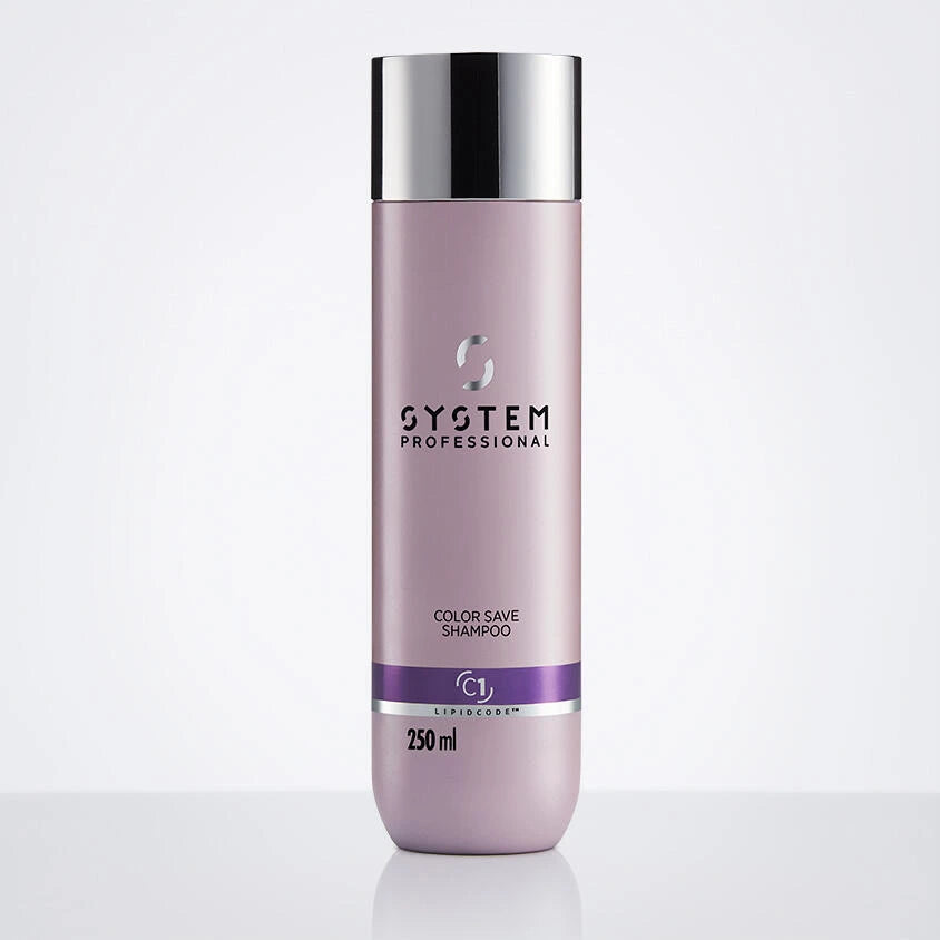 Dies ist ein Bild einer lilafarbenen Color Save Shampoo Flasche mit weißem Hintergrund.